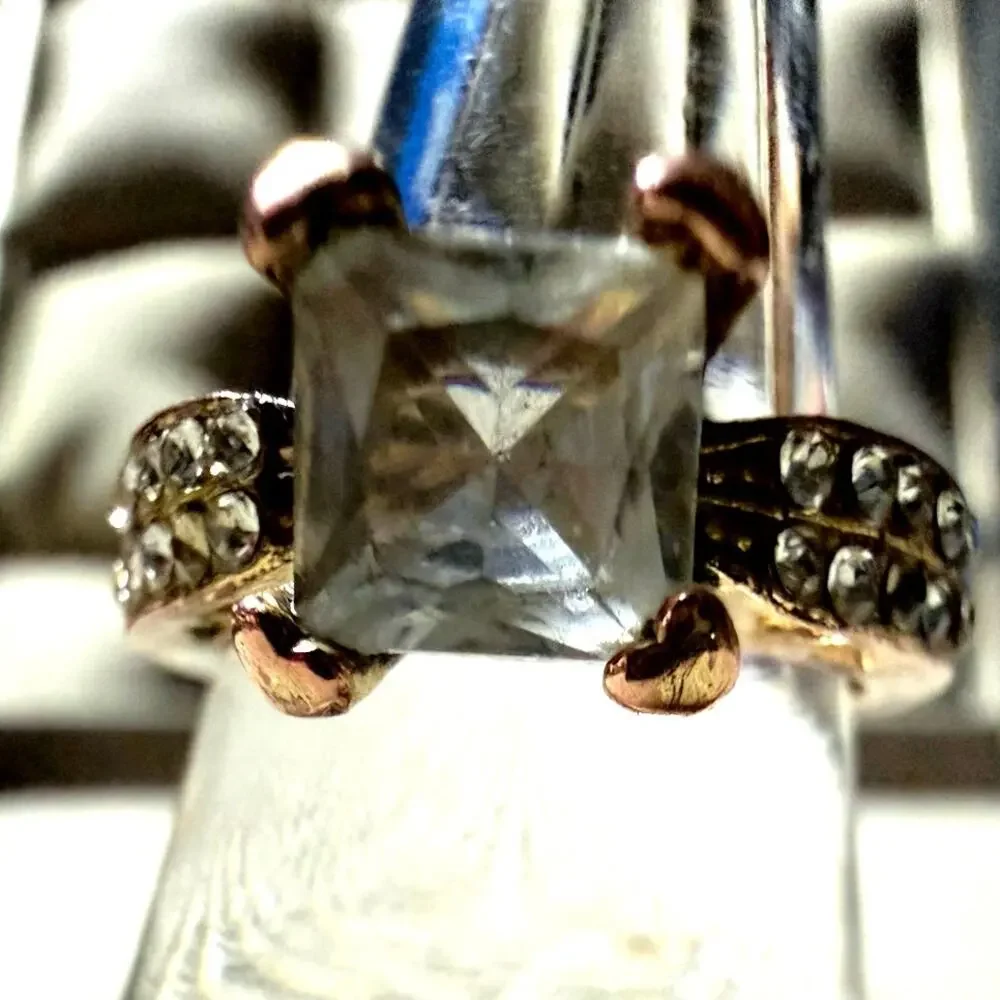 🧚🏻‍♀️ Vintage Style Statement Ring Size 7.5 Square Cut Gold Tone Distressed Look